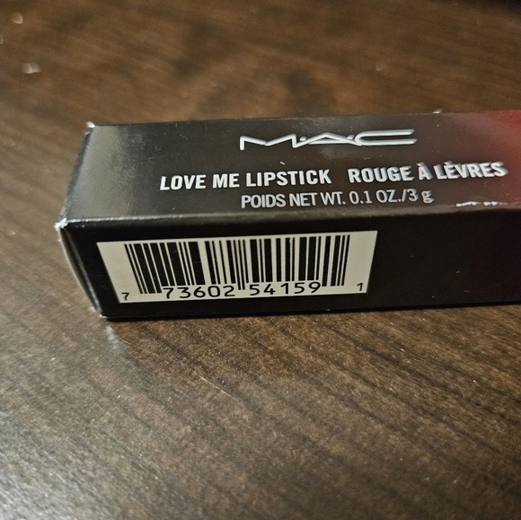 MAC Love Me Lipstick in E For Effortless (NIB) - Picture 5 of 5